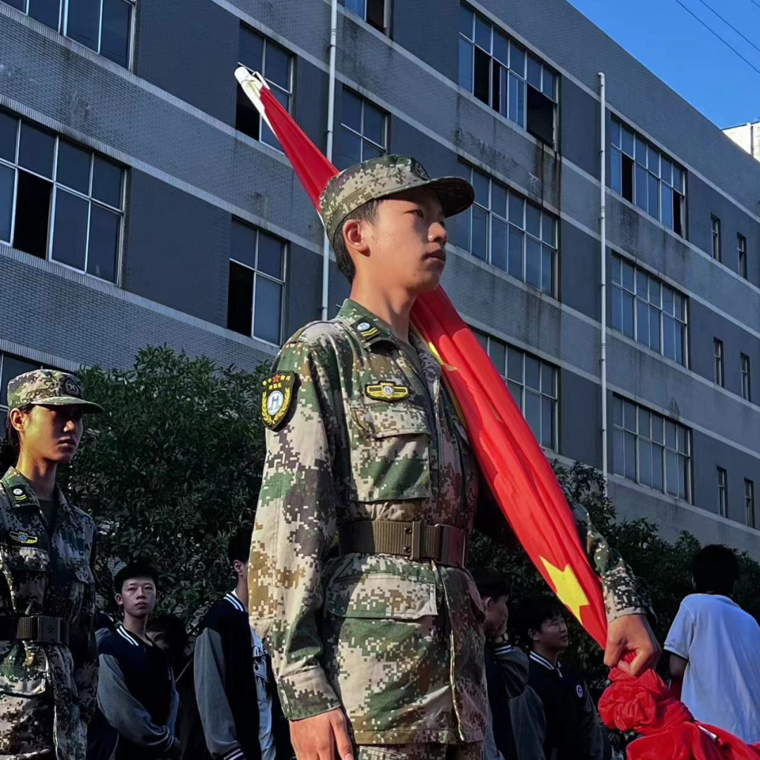 喜迎二十大 强国复兴有我 | 我校举行第八周主题升旗仪式